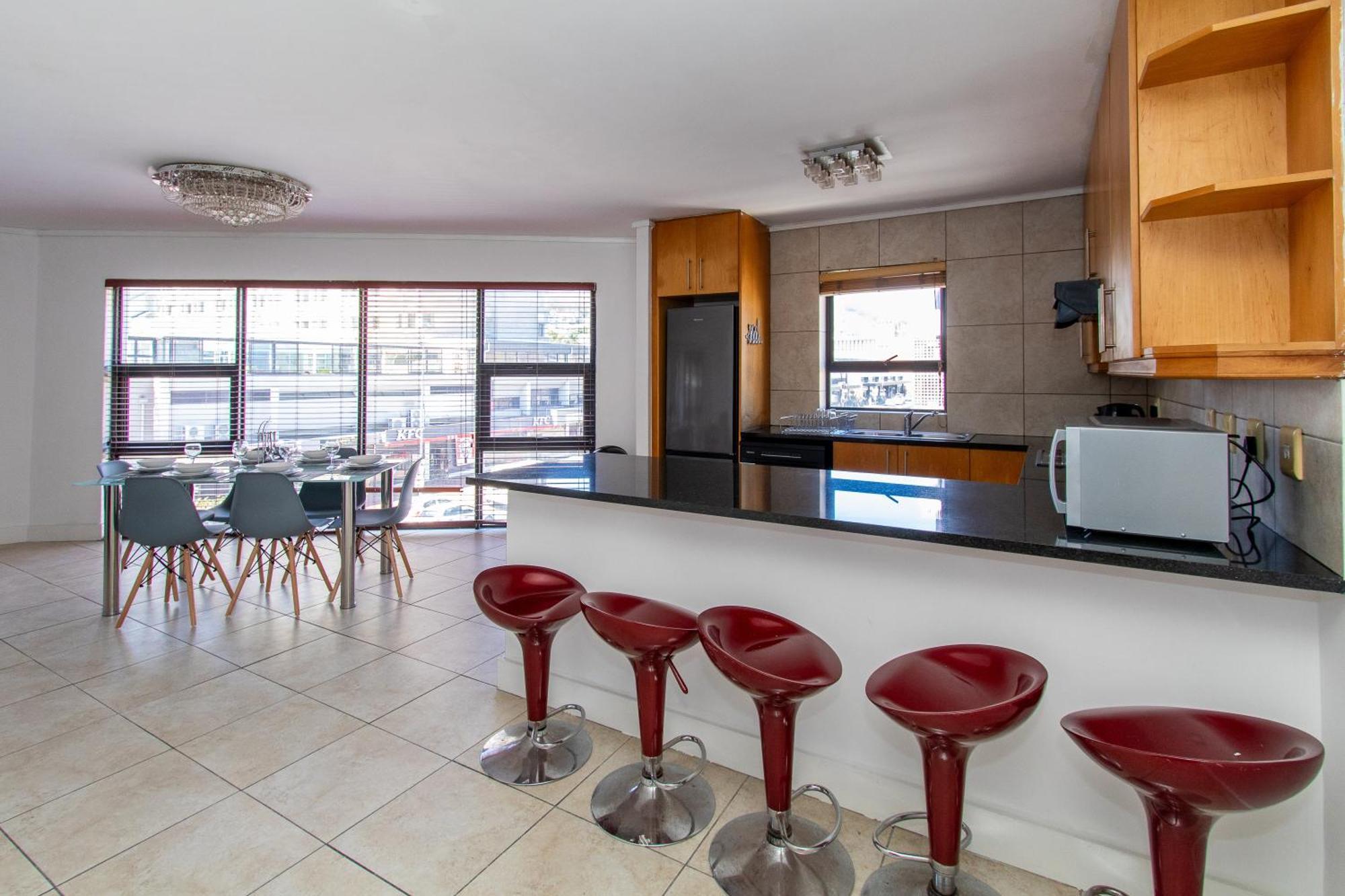 Spacious 1 Bedroom Apartment, Atlantica, Seapoint Cape Town
