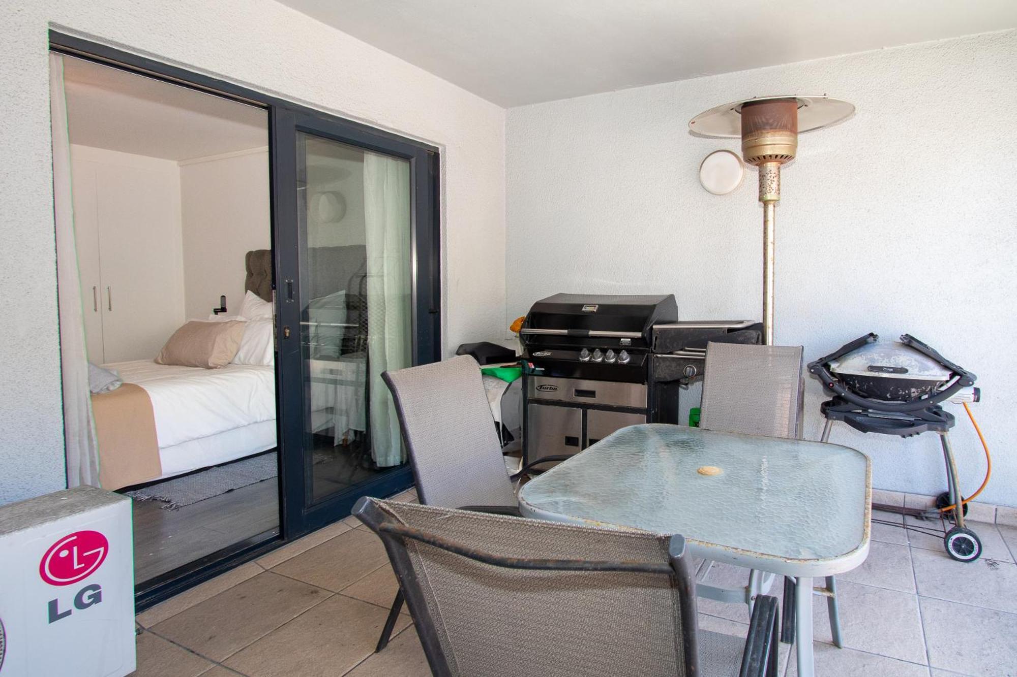 Spacious 1 Bedroom Apartment, Atlantica, Seapoint Apartment Cape Town