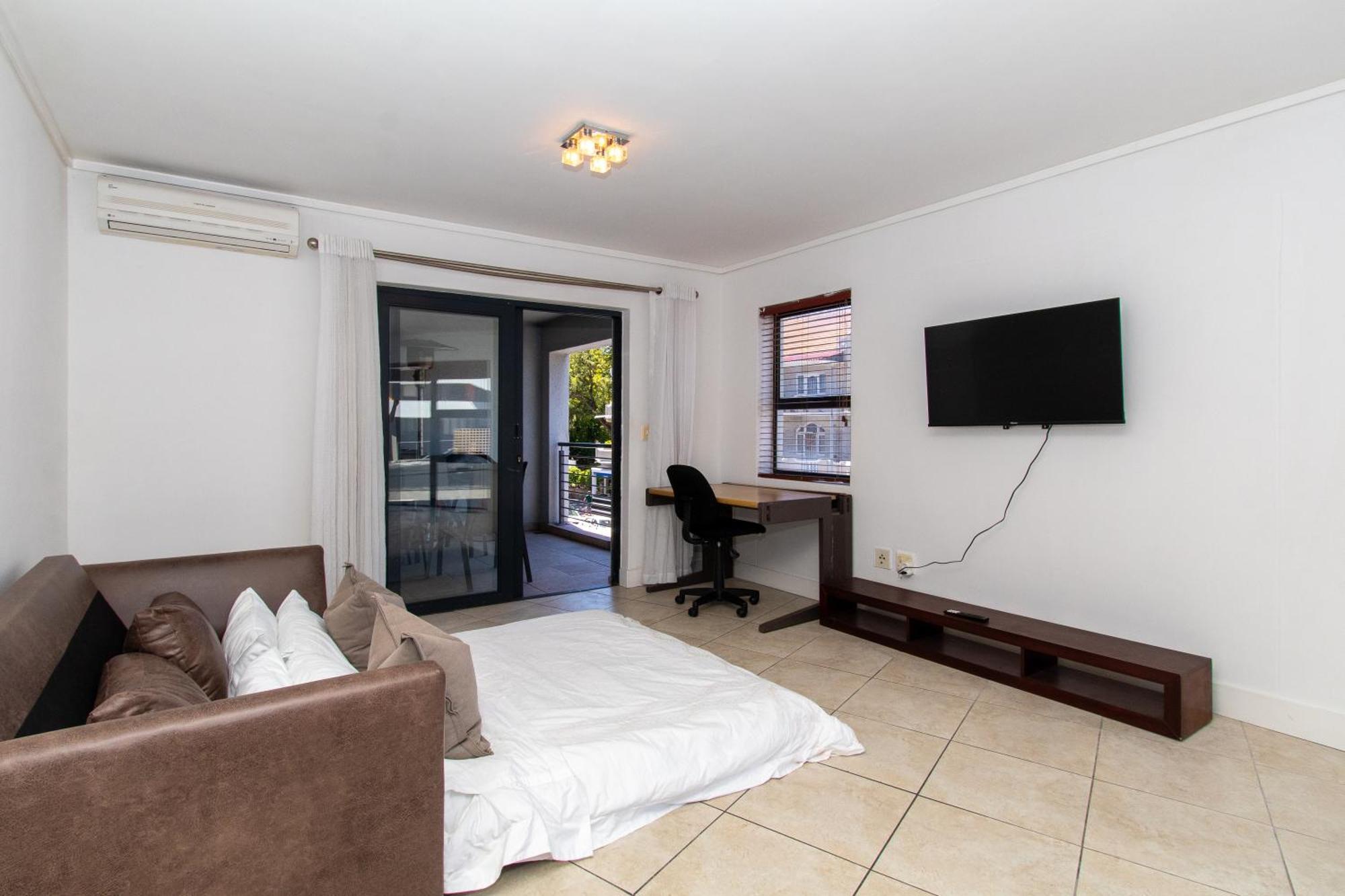 Spacious 1 Bedroom Apartment, Atlantica, Seapoint Cape Town