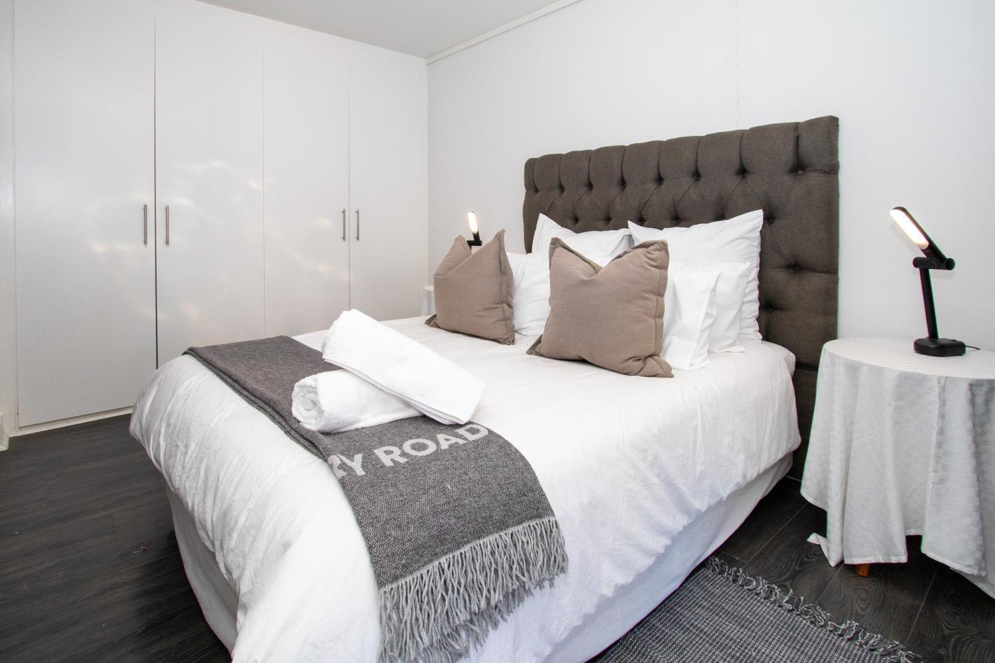 Apartment Spacious 1 Bedroom Apartment, Atlantica, Seapoint *