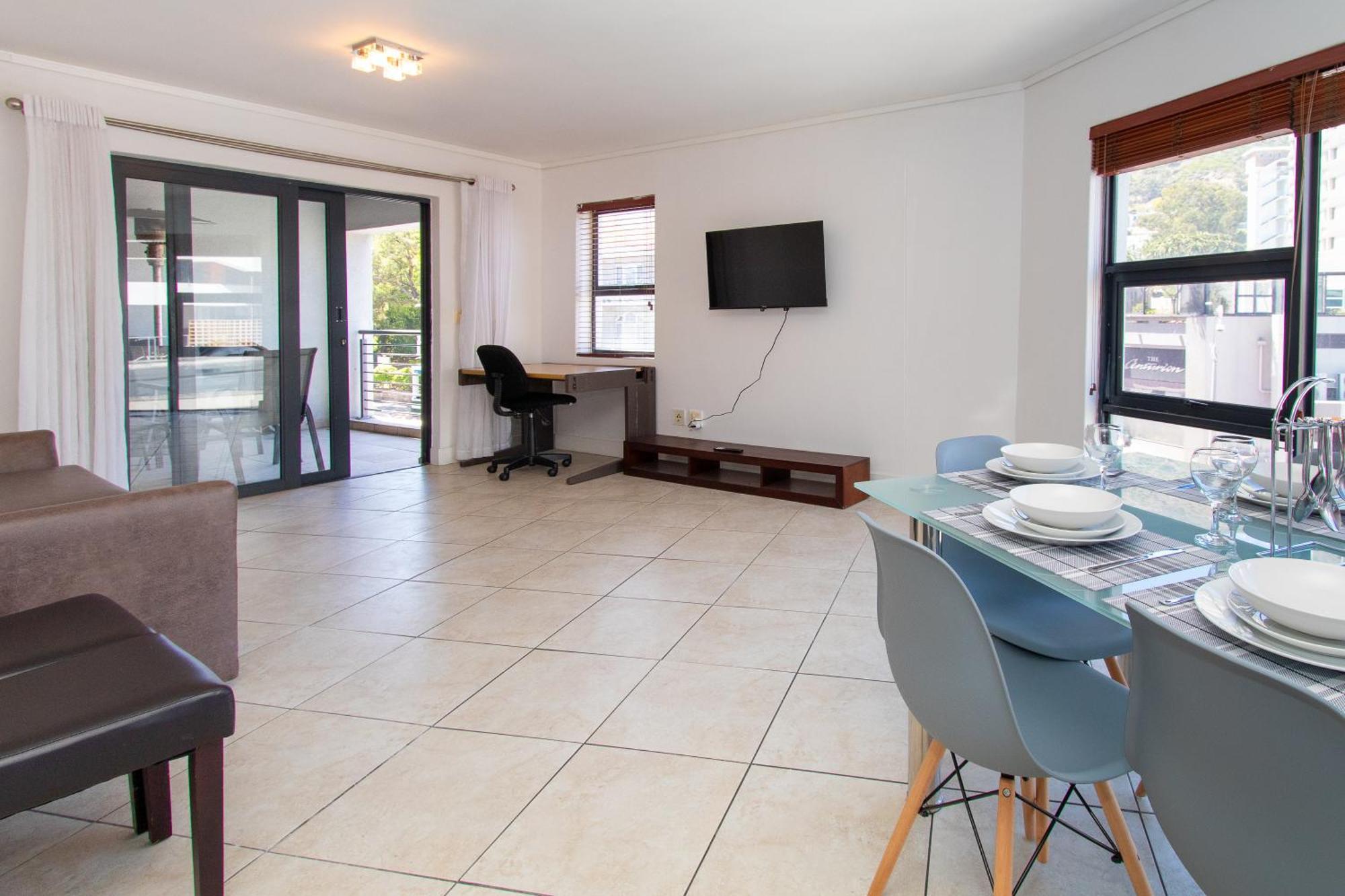 Spacious 1 Bedroom Apartment, Atlantica, Seapoint * Cape Town