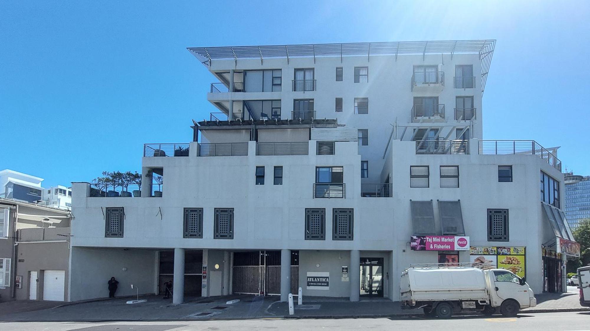 Spacious 1 Bedroom Apartment, Atlantica, Seapoint Apartment Cape Town