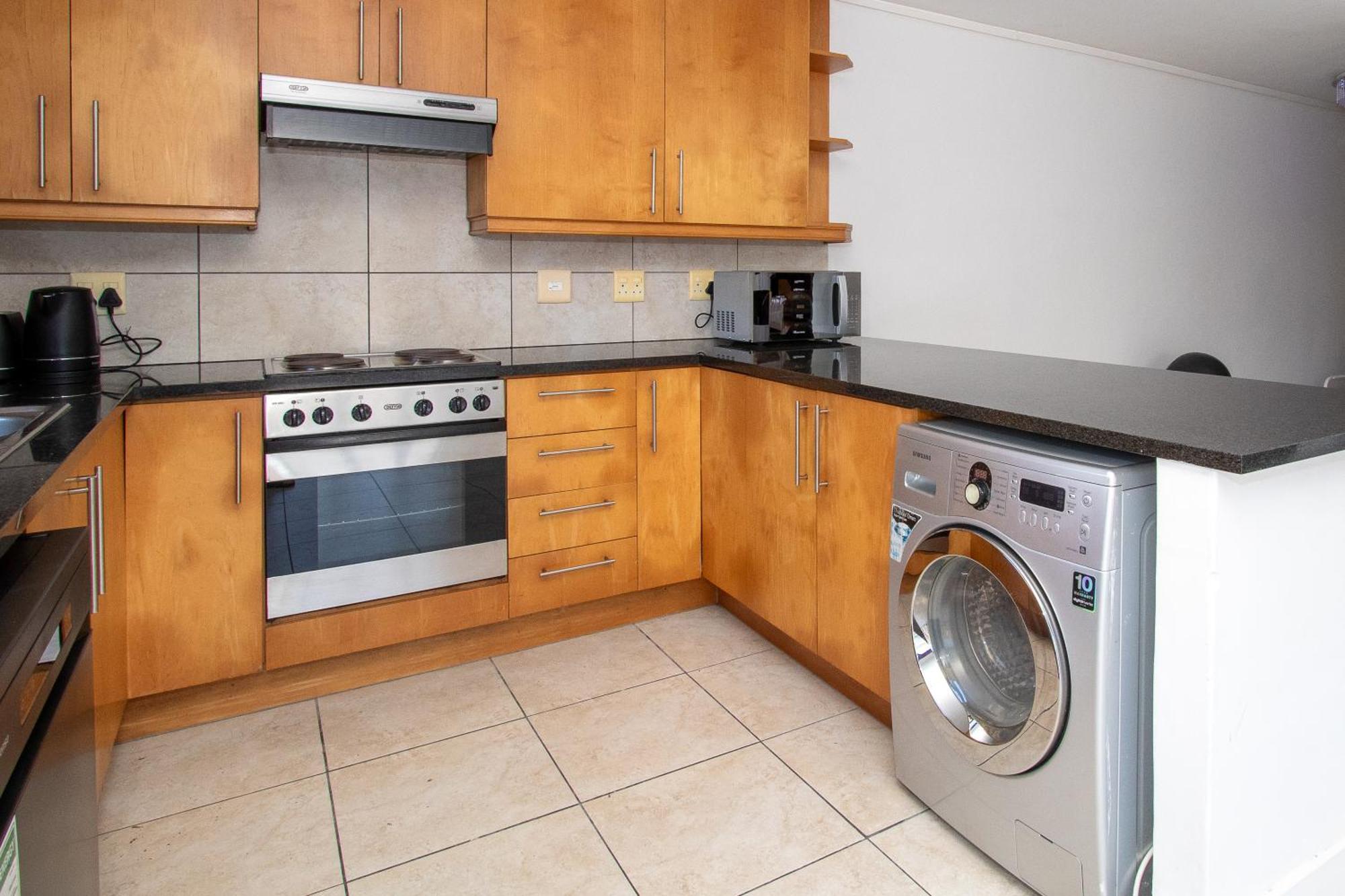 Apartment Spacious 1 Bedroom Apartment, Atlantica, Seapoint Cape Town